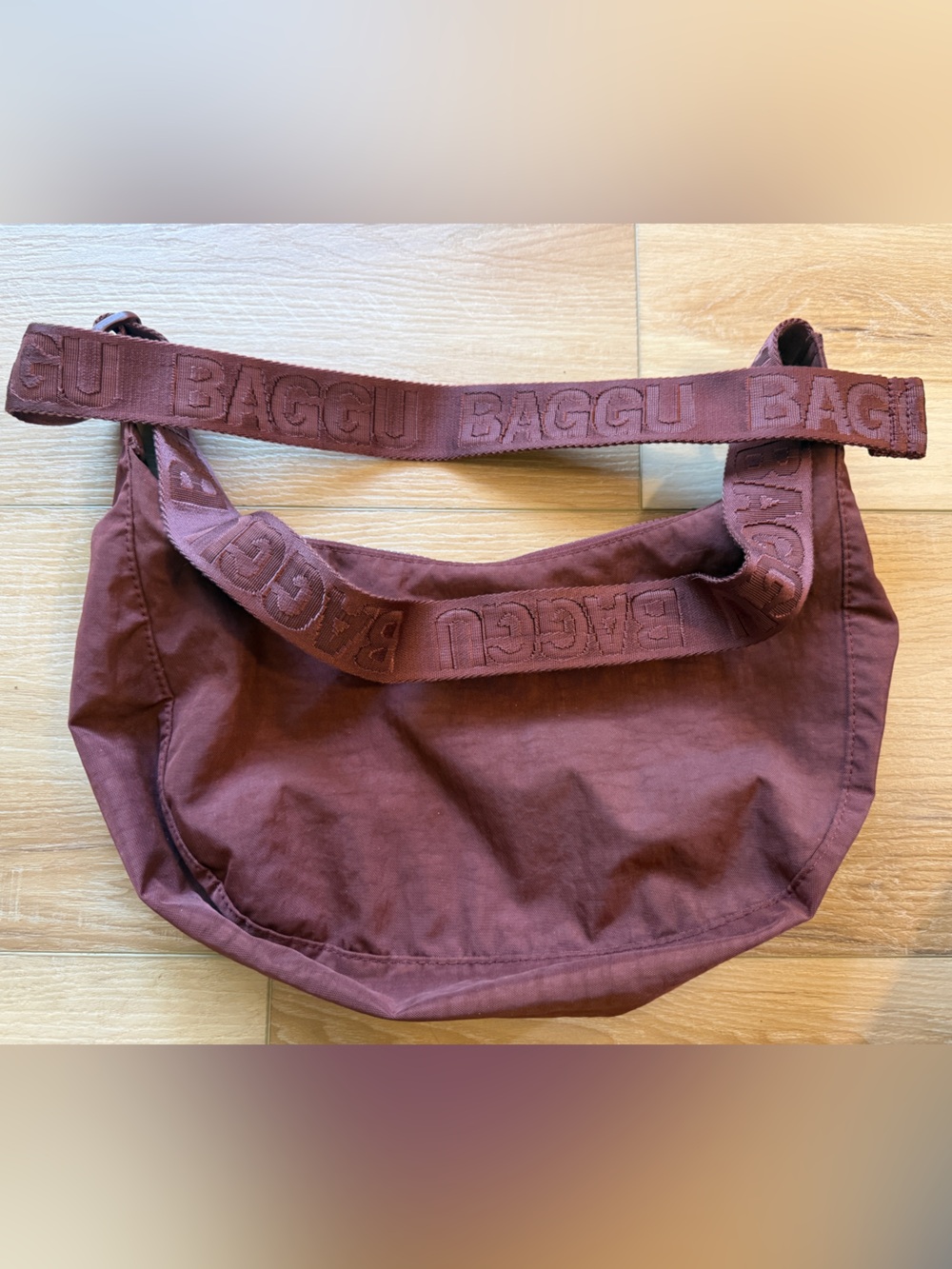 BAGGU Medium Nylon Crescent Bag Mahogany